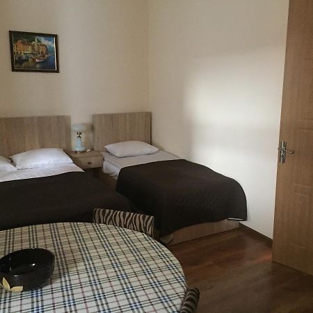 Hotel R And B à Bordjomi Extérieur photo
