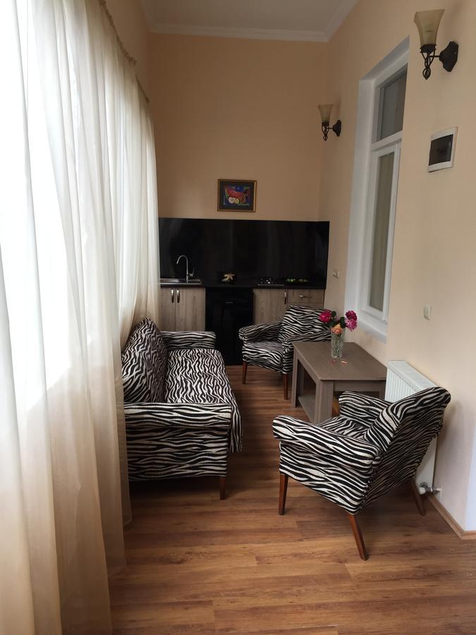 Hotel R And B à Bordjomi Extérieur photo