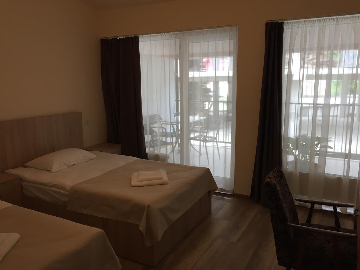 Hotel R And B à Bordjomi Extérieur photo