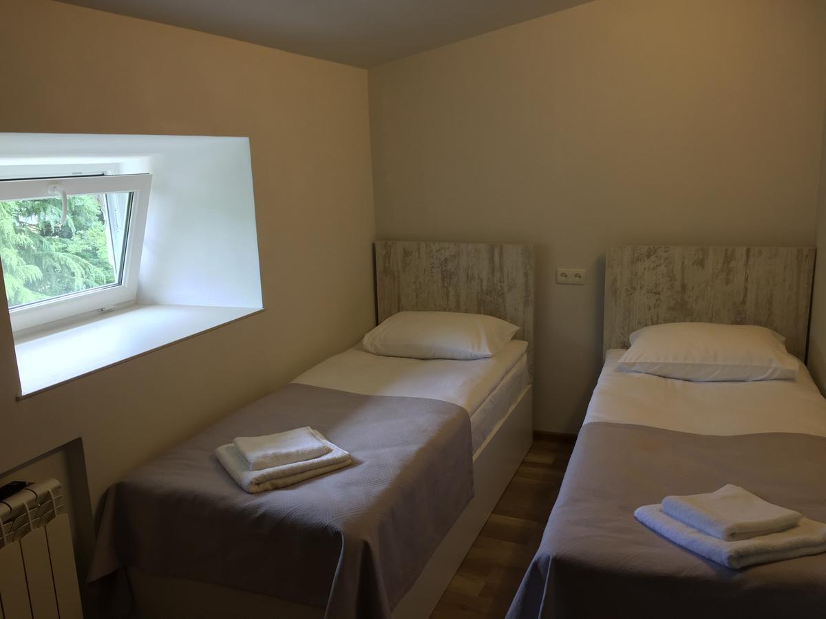 Hotel R And B à Bordjomi Extérieur photo