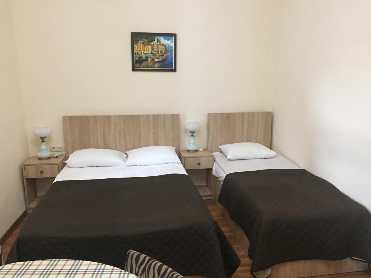 Hotel R And B à Bordjomi Extérieur photo